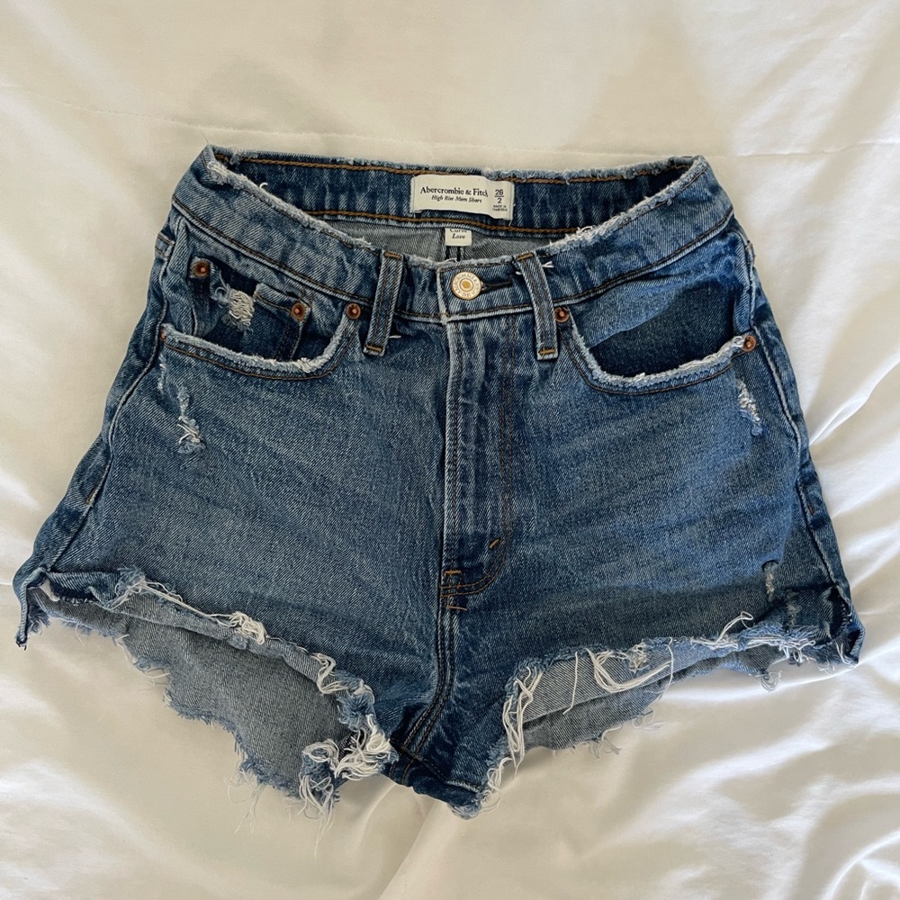 Abercrombie & Fitch Denim High Rise Mom Short Curve Love Size 26
